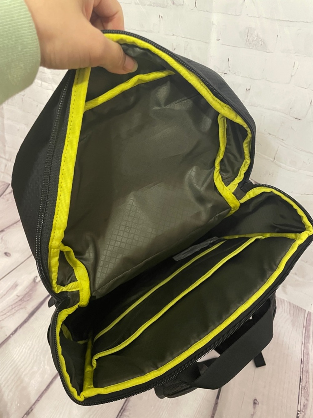LuLulemon Room To Roam Backpack 23L - Picture 11 of 15